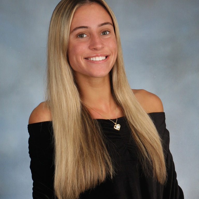 Emma Viera Headshot