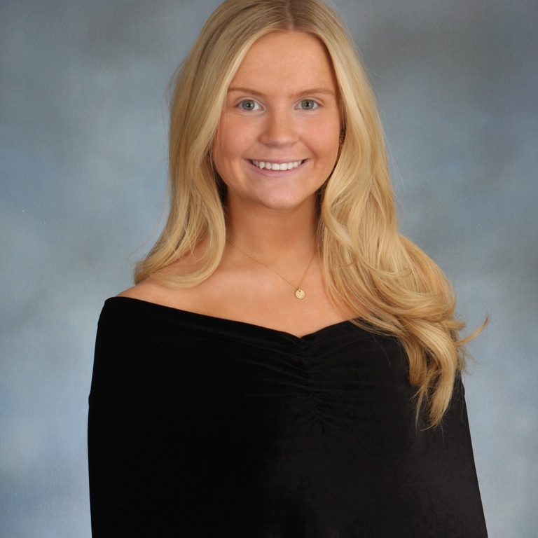Lilly Carmichael Headshot