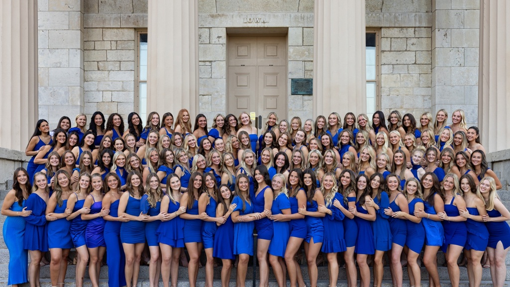 chi omega chapter photo